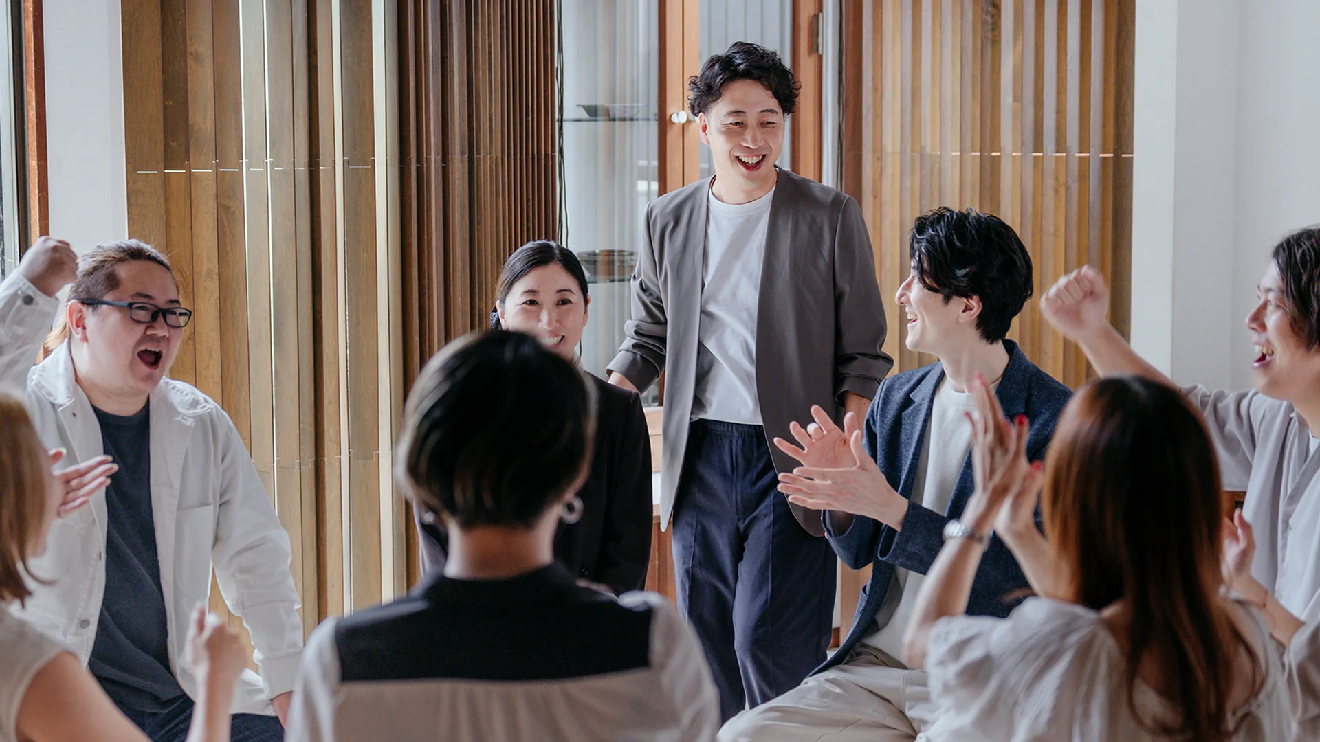 参加者と対話する草刈正年（まさねん）